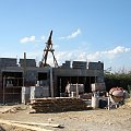 strop zalany, mury pną się w górę