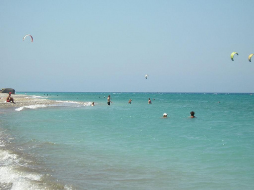 Niedość, że woda czysta to i gorąca, bo ok 27 stopni:) #Rodos #morze #plaża #fale #Kremasti