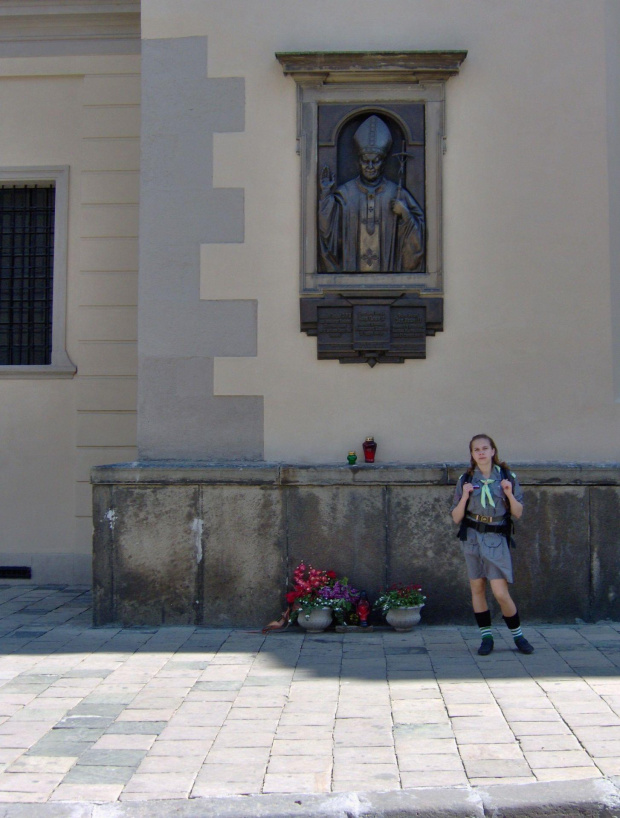 pomnik Janowi Pawłowi II.
Lwów #pomnik #katedra