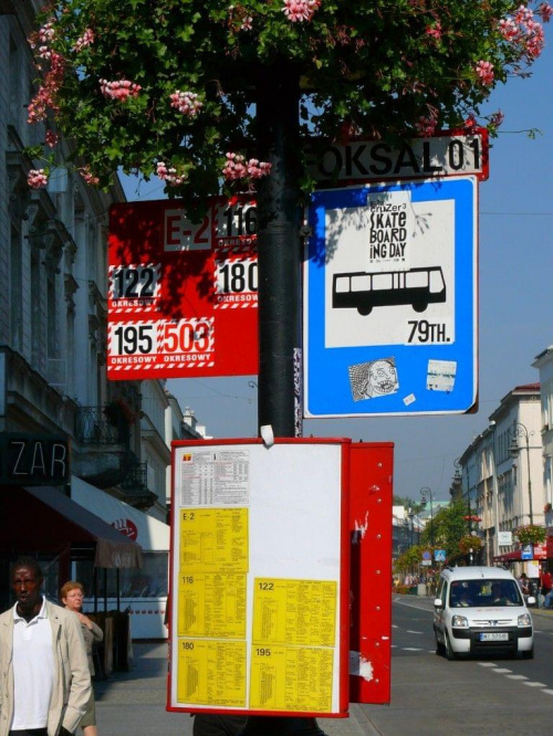 Przystanek autobusowy na Nowym Świecie.