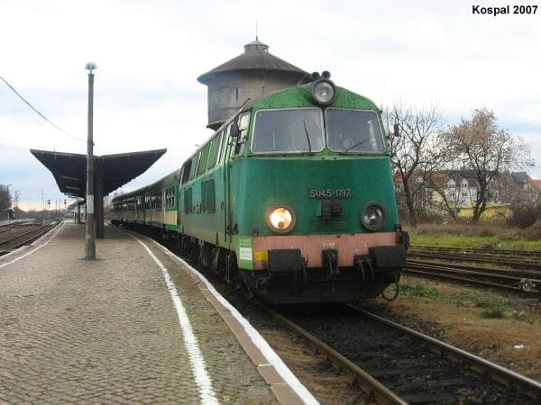 24.11.2007 SU45-097 z pociągiem osobowym do Krzyża.