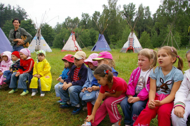 Pożegnanie z indianami i zdjęcia grupowe.