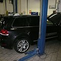 VW Touareg W12 na warsztacie,