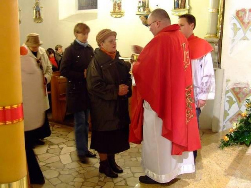 Ostatnia Msza Święta i pożegnanie ks. Piotra Kradasa z Dąbrówki, odchodzącego do parafii w Somoninie!
Dąbrówka - 29.11.2007 r.