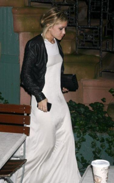 Ashley spotted leaving Waverly Inn in NYC-paparazzi listopad 2007