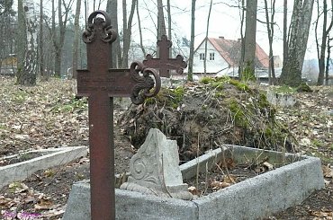 Cmentarz wiejski w Starych Gutach #CmentarzWiejskiWStarychGutach #StareGuty #MazurskieCmentarze #OcalićOdZapomnienia #Mazury