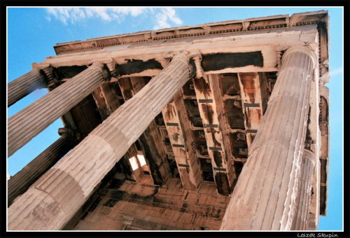 Antyczny strop z szyberdachem - Akropol