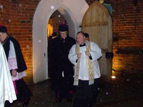 Ceremonia wprowadzenia ks. Pawła Sitarka na proboszcza parafii w Dąbrówce - 11.12.2007r.