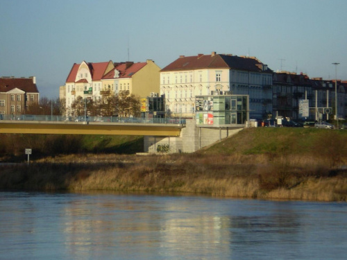 37. Most na Odrze, który łączy Frankfurt nad Odrą i Słubice .