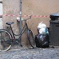rzymskie widoczki #rzym #roma #włochy #italia #rower #śmietnik #śmieci
