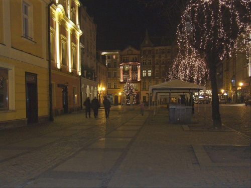 Świdnicki Rynek światecznym wieczorem