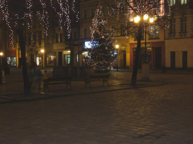 Świdnicki Rynek światecznym wieczorem