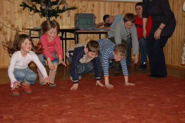 Św. Mikołaj odwiedził dzieci pracowników Zespołu Szkół w Sobieszynie
Zdjęcia wykonał Krzysztof Cuch #Sobieszyn #Brzozowa