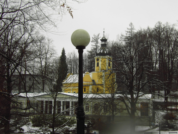 Atak Zimy !
Lądek Zdrój 07.04.2006 r.
w głębi Kościółek - część uzdrowiskowa Lądka Zdroju