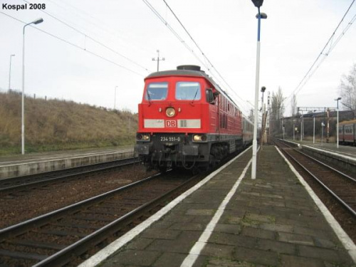 12.01.2008 BR234 551-0 z pociągiem EC cofa się aby wjechać na łącznik do Berlina.