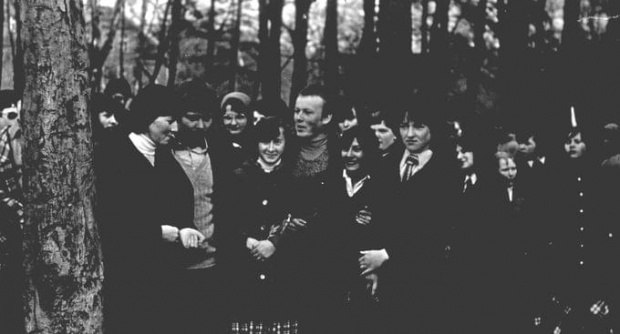 ...1 Maja 1979 ... park w Płotach...