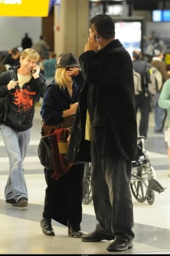 MK arrives into LAX Airport-paparazzi luty 2008