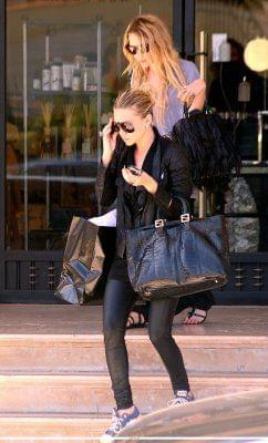 MK and Ash shopping at Barneys-paparazzi lipiec 2007