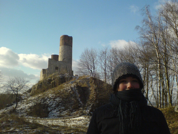 Po raz kolejny zamek w Chęcinach i Marysia. Tym razem z dołu.