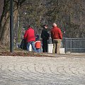 Straż miejska kontempluje rzeczywistość.
Ostatnio można często spotkać dwuosobowe patrole złożone z strażnika miejskiego i cywila. #park