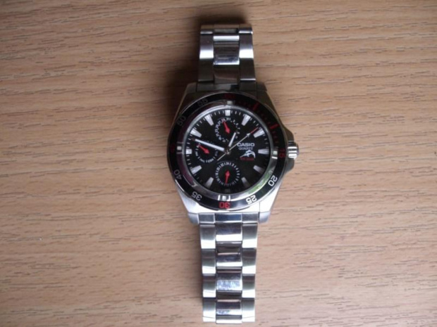 Casio Duro 200 (WR 20 ATM) , wietny zegarek męski duży- 40mm koperta, masywny , ze stali szlachetnej, zegarek posiada pełne wskazanie kalendarza w małych skalach na tarczy ( 320 zł) z dodatkowym paskiem - nowy Hirsch mariner 100m - 100% wodoodporny (...