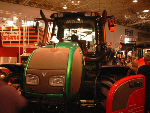 Valtra w wersji Hi-Tech #kombajn #traktor #rolnictwo #farmer #wystawa #Poznań