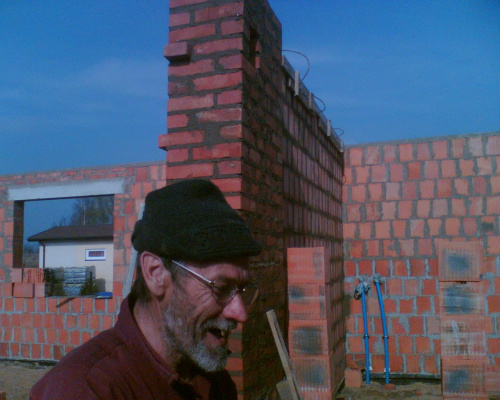 Kwiecień 2008 - komin dla pieca gazowego + nasz p. Majster