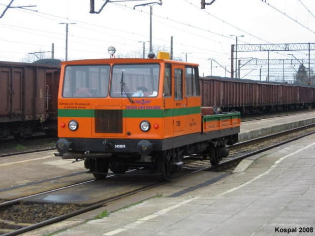 19.04.2008 (Czerwieńsk) WM10-7589 ISE Czerwieńsk manewrje po stacji.