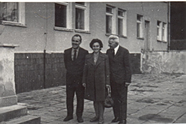 Zjazd Absolwentów (rok szkolny 1956/1957) w 1973 r.. - Zdjęcie udostępnił Marian Górski #Sobieszyn #Brzozowa #MarianGórski