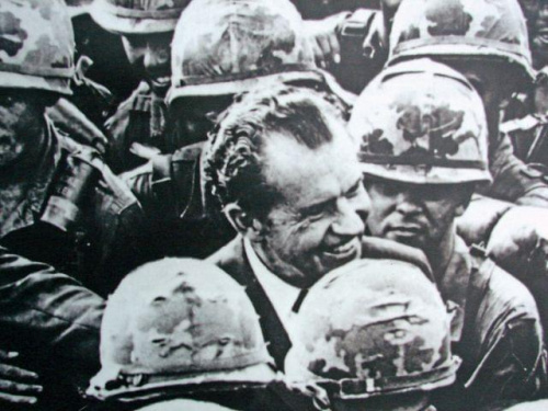 Nixon otoczony przez agentów ochrony, Zdjęcie zdjęcia, Muzeum wojny, Ho Chi Minh City