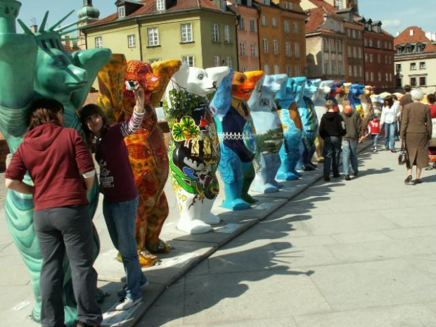 Stare Miasto i okolice w czasie wystawy niedźwiedzi.