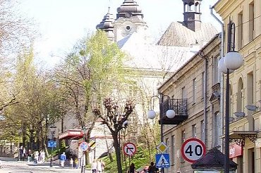 Chełm city ;) Po lewej House Crop , chyba jakiś fryzjer i ten jeszcze Em pik #ChełmMiastoCentrum