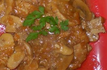 Bitki wieprzowe z pieczarkami .Przepisy na : http://www.kulinaria.foody.pl/ , http://www.kuron.com.pl/ i http://kulinaria.uwrocie.info #wieprzowina #bitki #schab #pieczarki #obiad #DrugieDanie #jedzenie #kulinaria #gotowanie #PrzepisyKulinarne