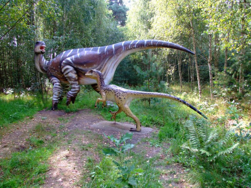 Deinonych polujący na Iguanodona #dinozaur #deinonych #iguanodon