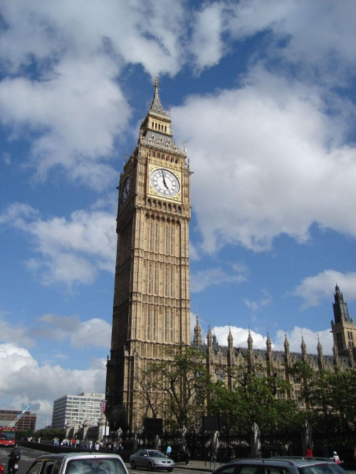 Big Ben #BigBen #chmurki #Niebo #zegar #Londyn #Parlament