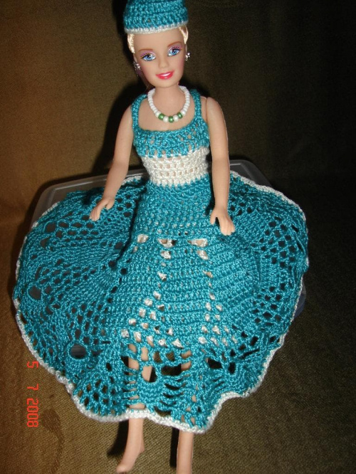 sukienka szydełkowa dla lalki