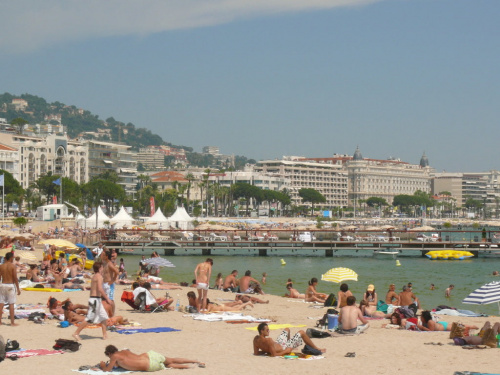 Plaża i Hotel Carlton w Cannes #LazuroweWybrzeże