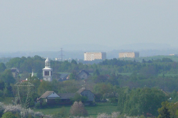 Kościół w Ruptawie w oddali sanatorium w Karwinie