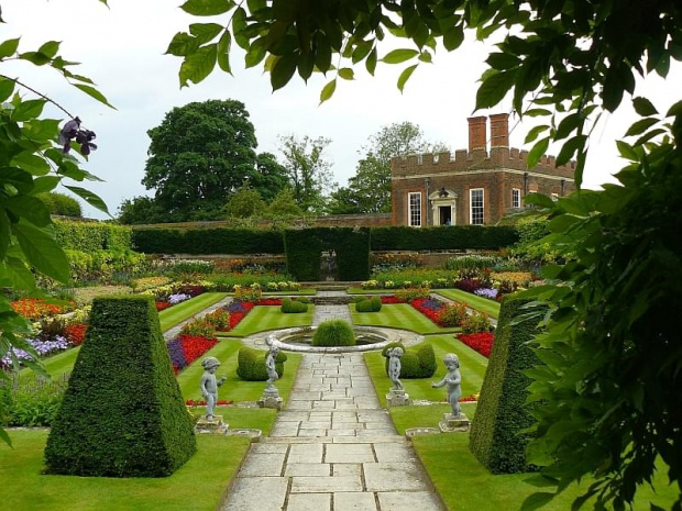 Pond Gardens - w glebi Domek Bankietowy #Hampton #Londyn #Tudor