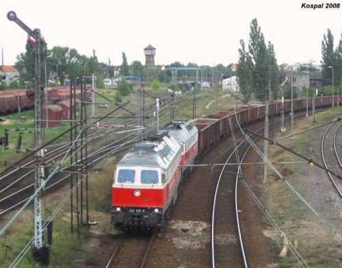 20.08.2008 BR232 128-9 oraz BR232-XXX-X własność PCC Kolchem wjeżdżają na KoB z pociągiem towarowym w kier. Szczecina.
