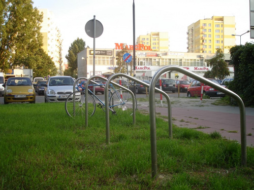 poprawny parking rowerowy #ParkingRowerowy #ParkingiRowerowe #Praga #rower #PraskaGrupaRowerowa