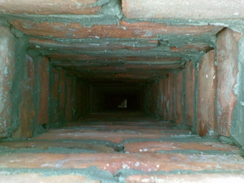 Maj 2008 - Poddasze - komin pod kocioł gazowy - jego serce - będzie w nim dedykowana rura dla kotła (zasilanie i wydech)