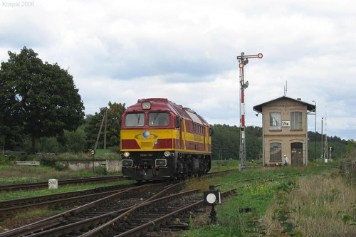 13.09.2008 (Strzelce Kraj Wsch) M62M-007 spóki Rail Polska manewruje obok nastawni po przyprowadzeniu z Niemiec składu z kruszywem.