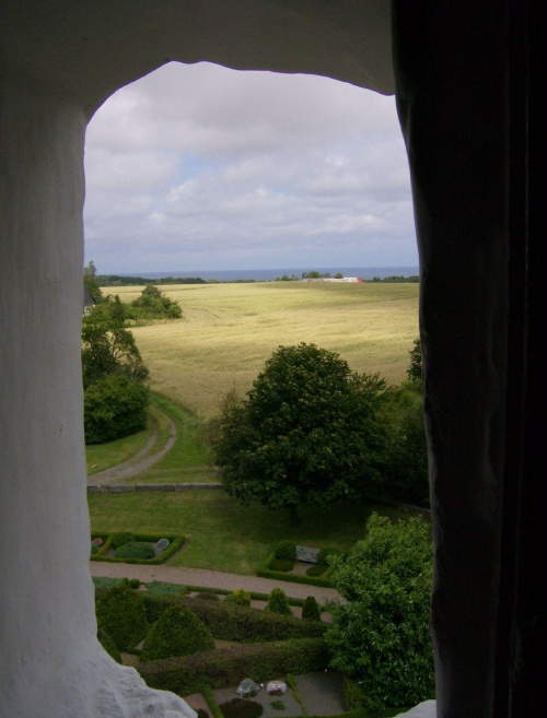 Widok z wnętrza kościółka w Osterlars