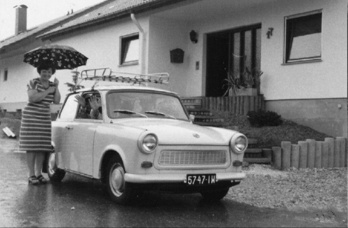 Drugi trab dziadka. Rocznik 1975. Zdjęcie w Goeppingen w Niemczech podczas podróży do Paryża. Prowadzi dziadek a obok tata:) 1977 rok