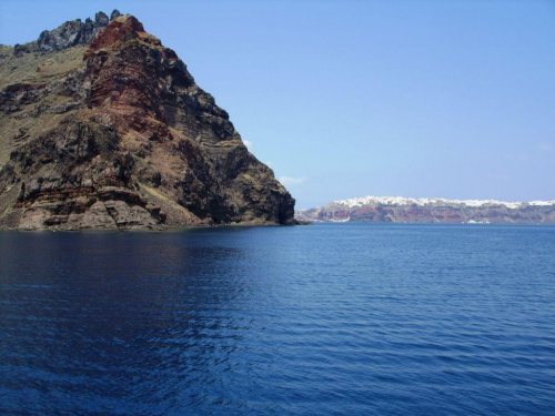 Thirassia, w tle Santorini