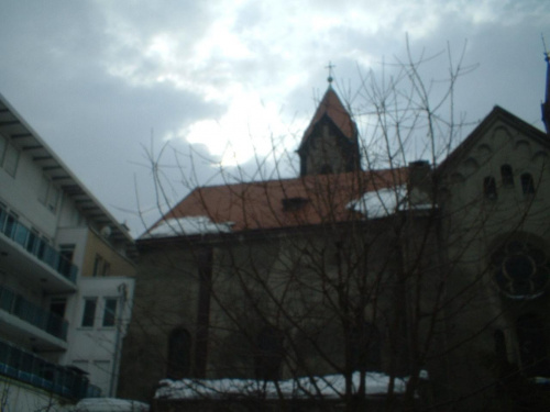 Widok kościoła od ogrodu