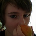 marzec 2007 #dziewczyna #twarz #jabłko