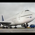 Volkswagen Touareg tows Boeing 747 (2007) #Auto #Samochod #Samochód #Volkswagen #Touareg #SUV #Terenowy #Boeing
