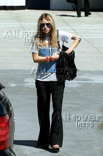 Mk after visiting St. Johns Hospital in Santa Monica-paparazzi lipiec 2007